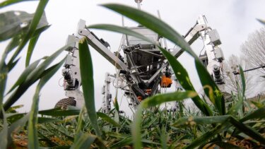 Tom V3ロボットによる非化学除草の実証実験｜農業におけるAIとロボットの活用事例