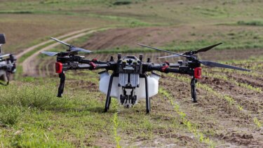 【注目】XAG P100 ProとDJI T50/T40を徹底比較｜3機同時散布の実証と効果