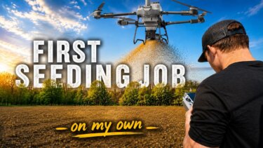 DJI T60Xで播種作業｜大雨後の湿った畑でのドローン活用事例